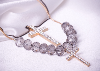 耳機(jī)與珠寶 智能科技與時(shí)尚藝術(shù)的完美交融